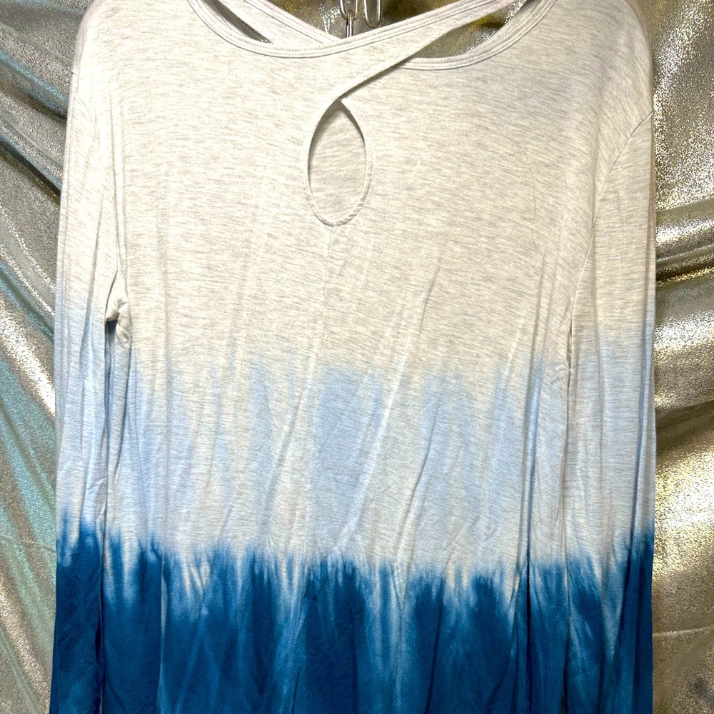 Justice size 18plus long sleeve tee shirt. Gray to blue ombré effect.